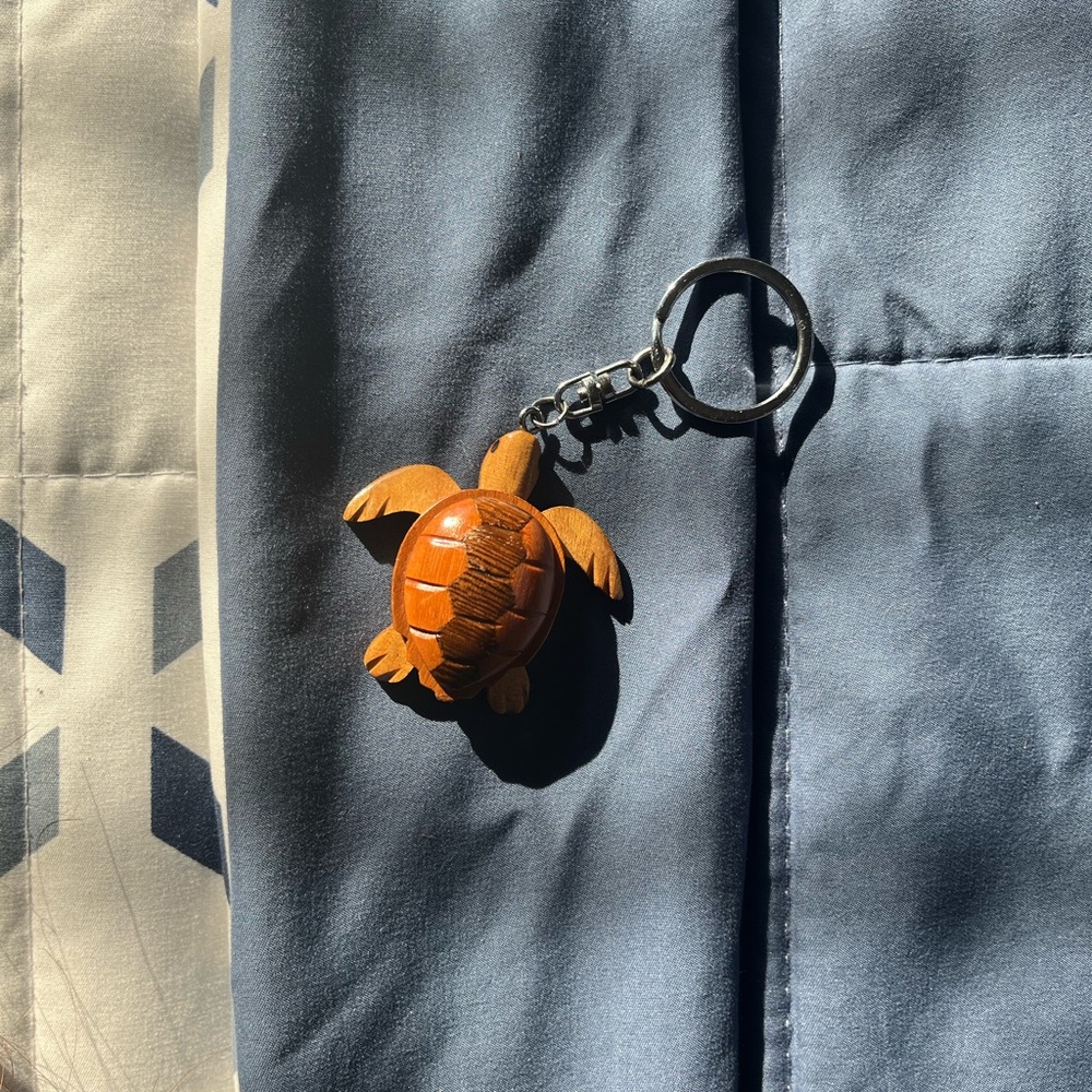Hawaii Turtle Key Chain - Picture 2 of 2